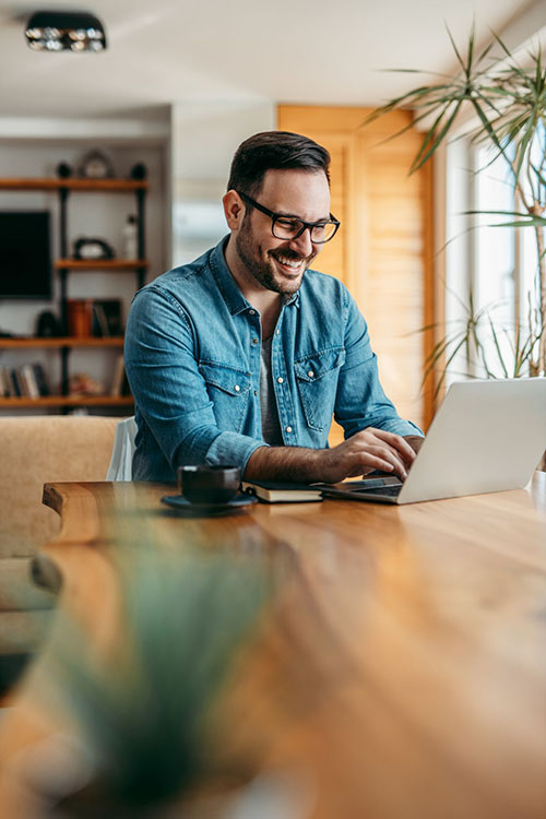 guy on desk with laptop